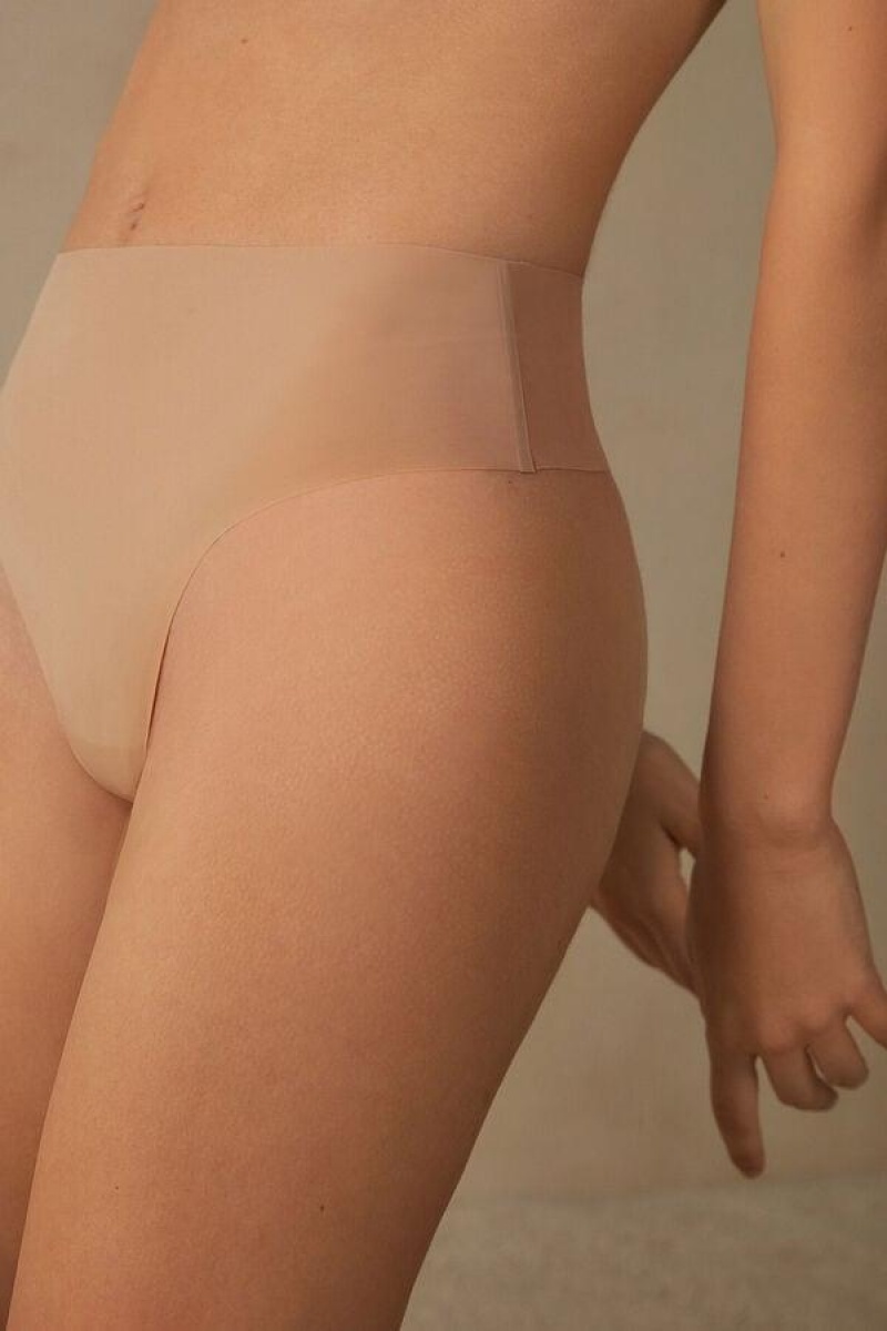 Intimissimi High Talje Thong in Seamless Ultralight Microfiber Trusser Dame Beige | DK3776IS